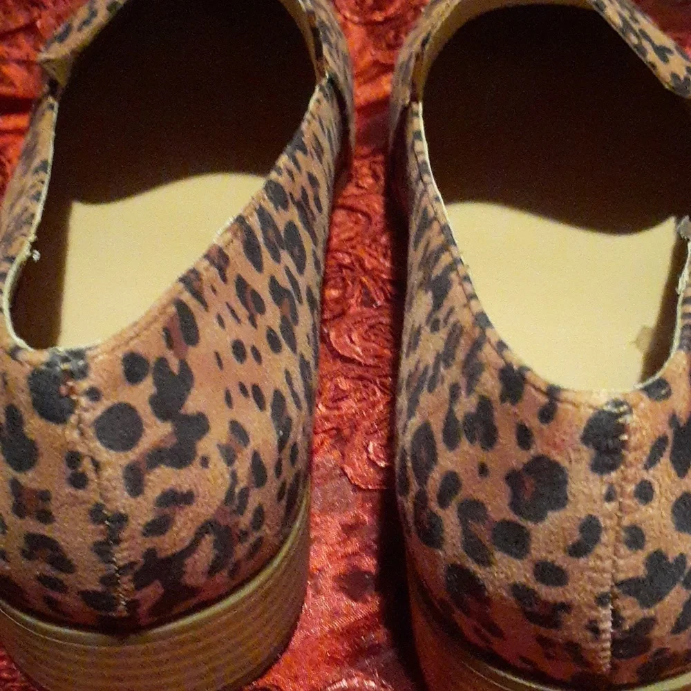 Shoes - Picture 1 of 8